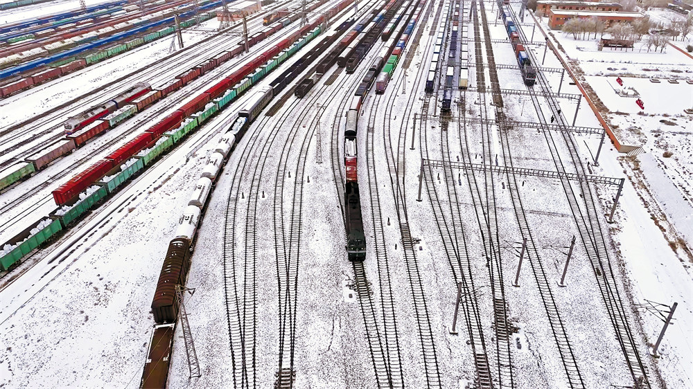В Синьцзяне вступил в силу первый местный нормативный правовой акт, посвящённый развитию комплексных бондовых зон.